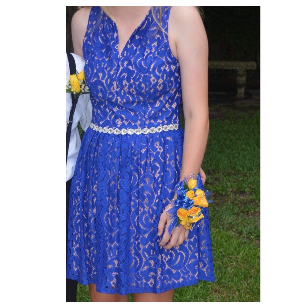 Short blue dress